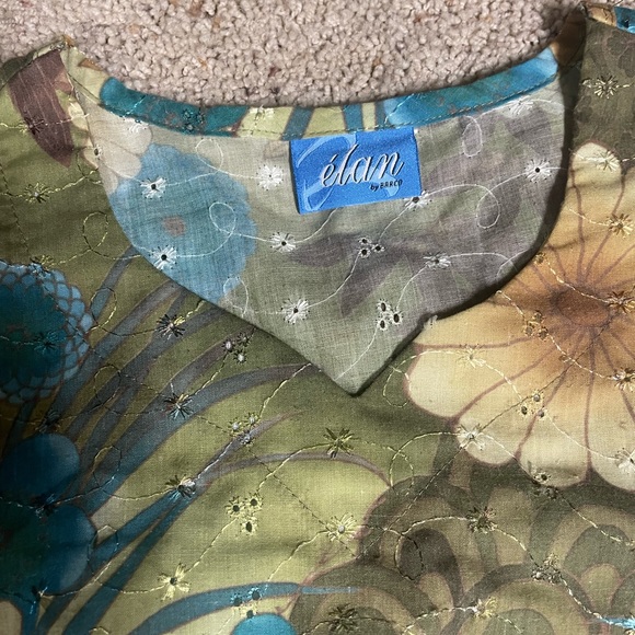 Scrub top - Picture 2 of 3